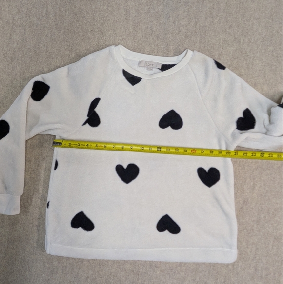 LOFT White Fuzzy Soft Faux Fur Crewneck with Black Hearts Sz Medium - Picture 4 of 8